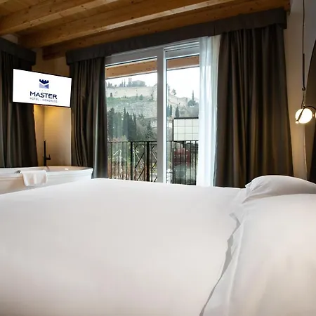 マスター 4* ブレシア