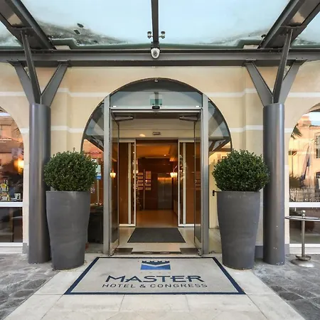 ホテル マスター 4*