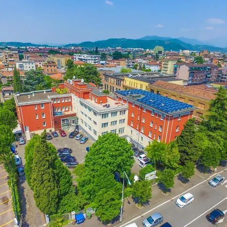 マスター ホテル 4*